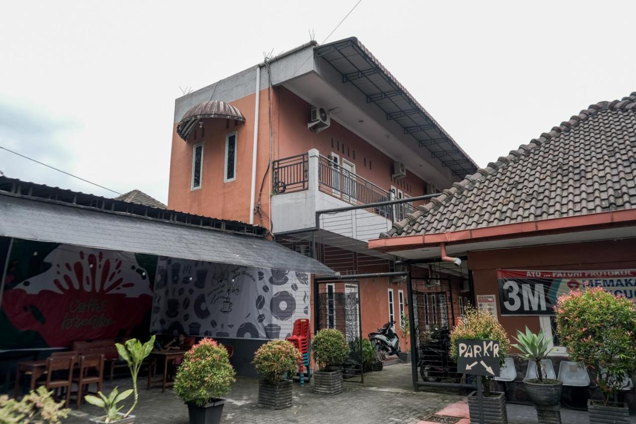 Djaboerigin Mongonsidi Guest House Redpartner Medan Luaran gambar